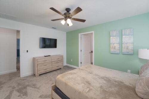 Brand New Luxury 5 Bedroom pool Home 272 photo 11