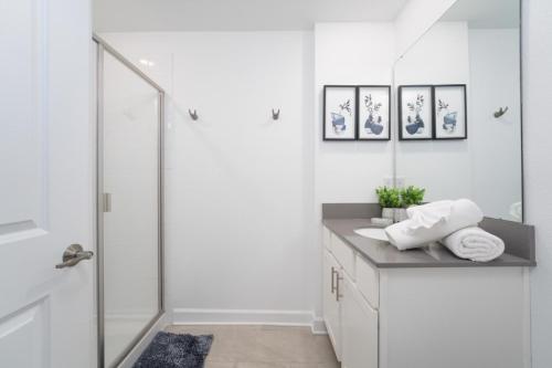 Brand New Luxury 5 Bedroom pool Home 272 photo 19
