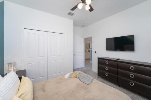 Brand New Luxury 5 Bedroom pool Home 272 photo 24