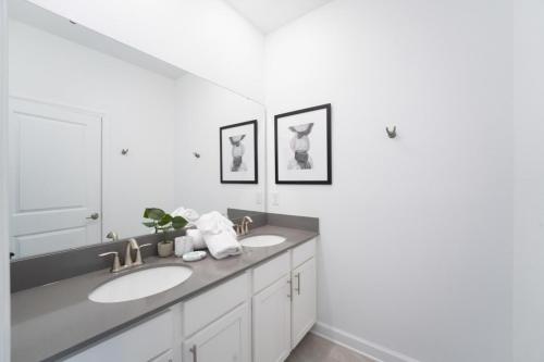 Brand New Luxury 5 Bedroom pool Home 272 photo 27