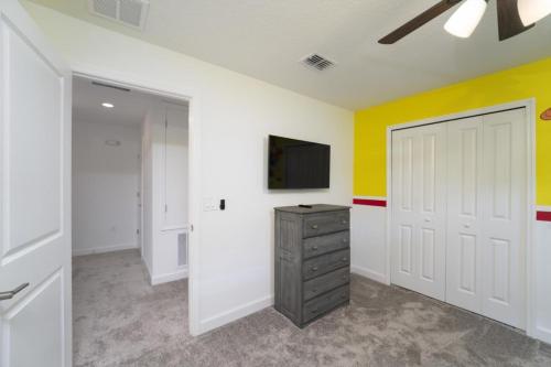 Brand New Luxury 5 Bedroom pool Home 272 photo 14