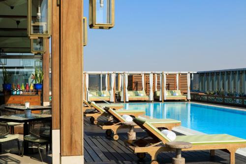 Piscine de l'établissement Assila, a Luxury Collection Hotel, Apartment Jeddah ou située à proximité