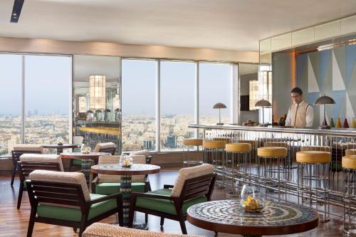 Coin salon dans l'établissement Assila, a Luxury Collection Hotel, Apartment Jeddah