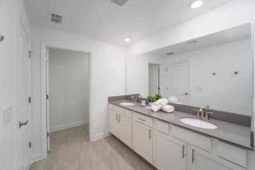 Brand New Luxury 5 Bedroom pool Home 272 photo 13