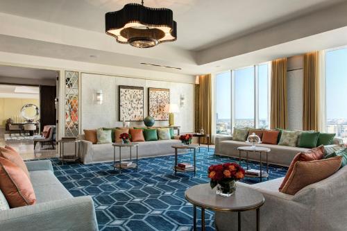Coin salon dans l'établissement Assila, a Luxury Collection Hotel, Apartment Jeddah