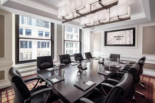 Kawasan bisnes dan/atau bilik persidangan di Residence Inn by Marriott Chicago Downtown/Loop