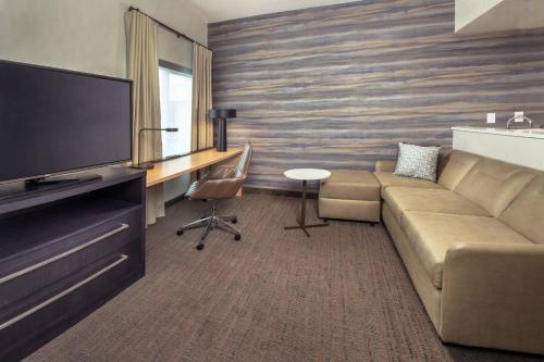 Ruang duduk di Residence Inn Fulton at Maple Lawn