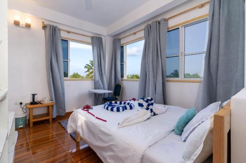 Postel nebo postele na pokoji v ubytování Olhumathi View Inn