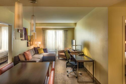 Posezení v ubytování Residence Inn by Marriott Charlottesville Downtown
