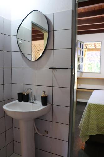 a bathroom with a sink and a mirror at Casa Ori Lar Boipeba in Ilha de Boipeba