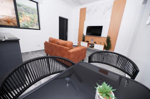 TV a/nebo společenská místnost v ubytování River Hills Hotel & Suites