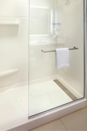 Ένα μπάνιο στο Residence Inn by Marriott Columbus Dublin