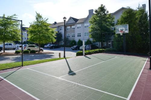 a tennis court with a net and a basketball hoop at Residence Inn Columbia Northeast/Fort Jackson Area in Columbia