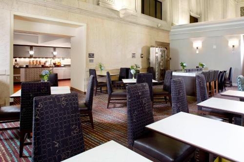 Restaurace v ubytování Residence Inn Columbus Downtown