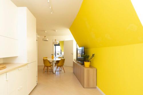 Sunny retreat near metro, 12 min to Duomo
