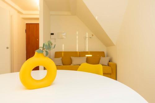 Sunny retreat near metro, 12 min to Duomo