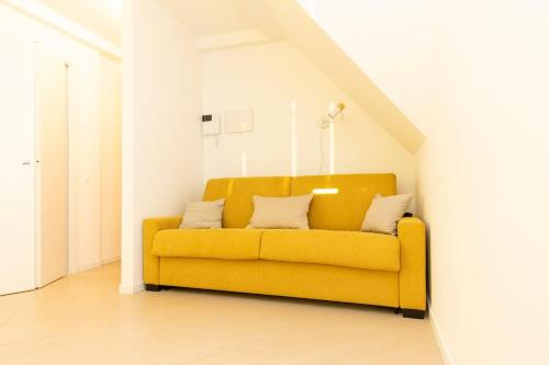 Sunny retreat near metro, 12 min to Duomo