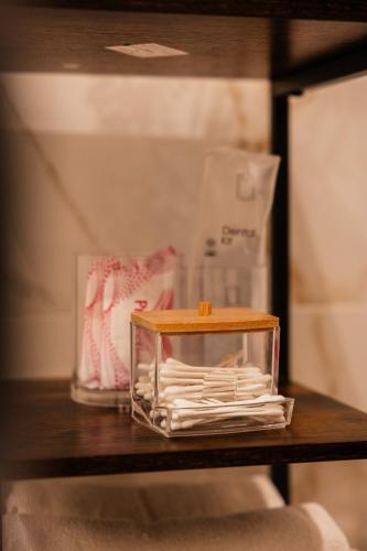 a shelf with a glass box on a table at Maison Giulietta e Spa con parcheggio privato in Como