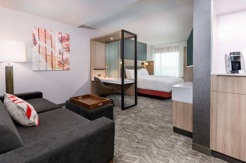 SpringHill Suites Lakelandにあるベッド