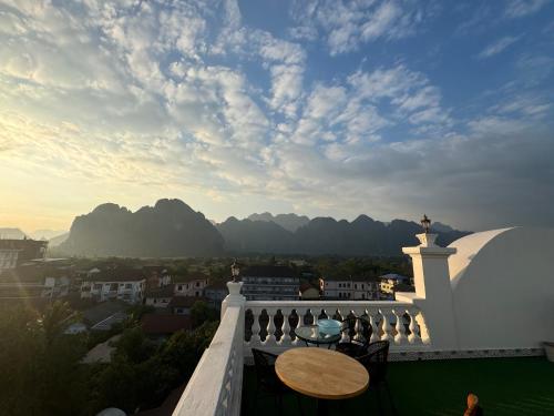 Nespecifikovaný výhled na hory nebo výhled na hory při pohledu z hotelu