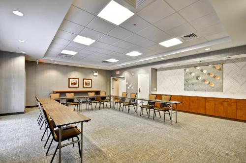 El área de trabajo o centro de convenciones de SpringHill Suites Tallahassee Central