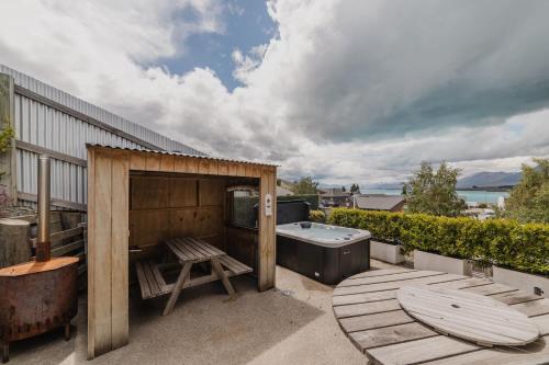 a outdoor shower and a tub on a patio at Starlight Lakeview Vista - 5BR Hideaway & Hot Tub in Lake Tekapo