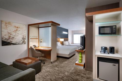 Postel nebo postele na pokoji v ubytování SpringHill Suites by Marriott Provo