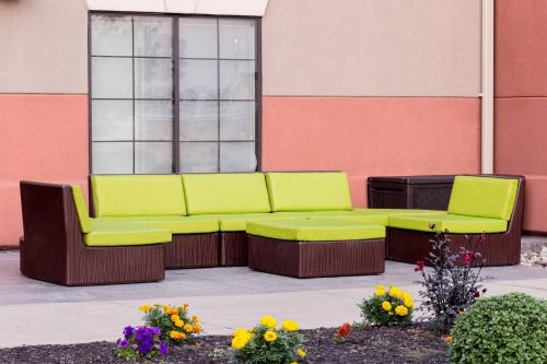 Ruang duduk di SpringHill Suites Quakertown Pennsylvania