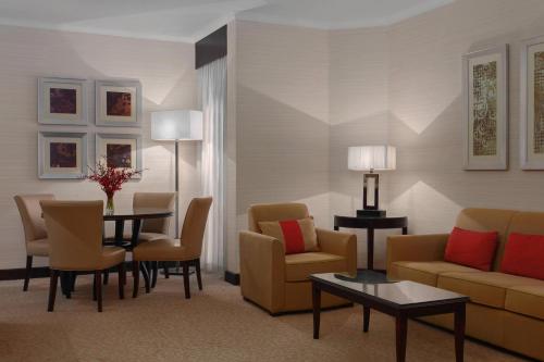 Ruang duduk di Riyadh Marriott Hotel
