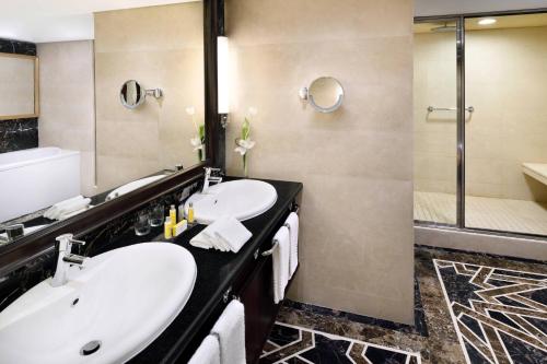 Bilik mandi di Riyadh Marriott Hotel