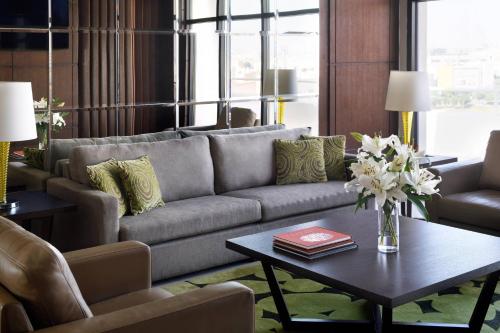 Ruang duduk di Riyadh Marriott Hotel