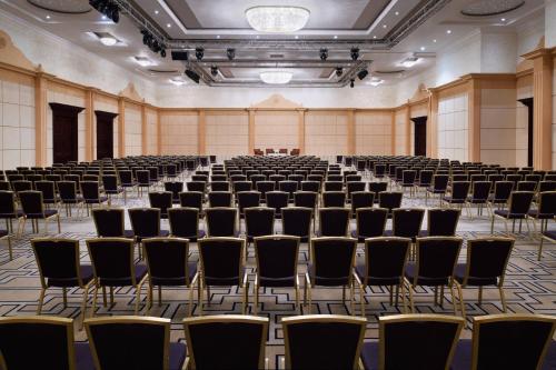 Kawasan bisnes dan/atau bilik persidangan di Riyadh Marriott Hotel