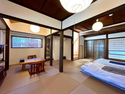 Postel nebo postele na pokoji v ubytování Japanese Modern Inn Kamakura Rakuan Hanare---3min walk from Hase Station