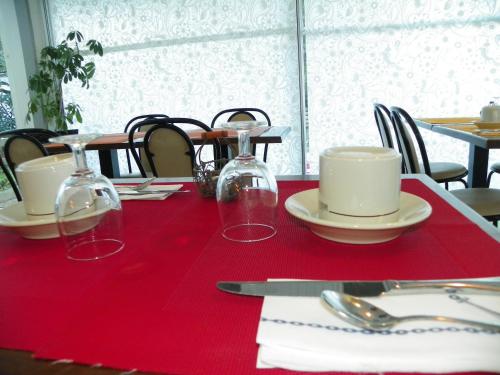 Ein Restaurant oder anderes Speiselokal in der Unterkunft Hotel Colinette 