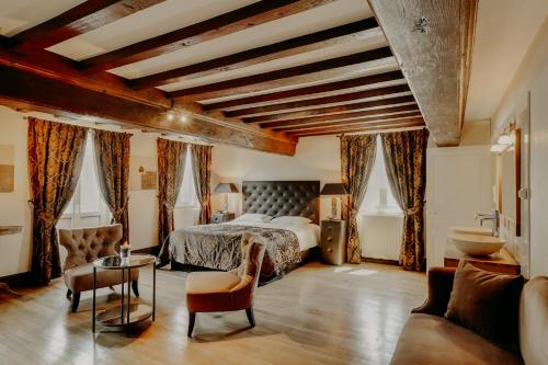 a bedroom with a bed and a couch and a table at Maison Saunières in Saunières