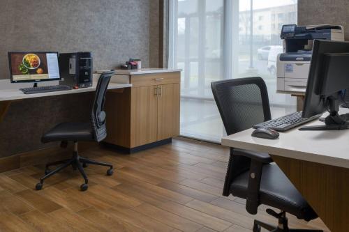 an office with a desk with two chairs and a computer at SpringHill Suites Potomac Mills Woodbridge in Woodbridge