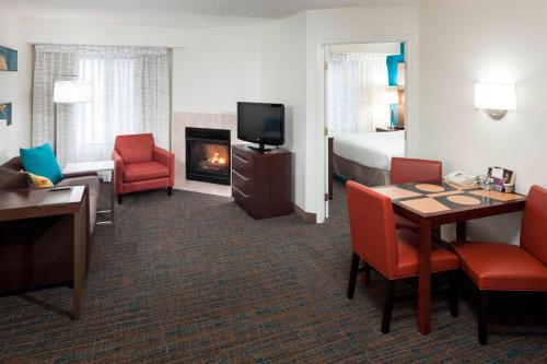 Μια τηλεόραση ή/και κέντρο ψυχαγωγίας στο Residence Inn Denver Highlands Ranch
