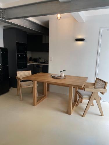 a wooden table and two chairs in a room at City Secret Garden House in Sydney in Sydney