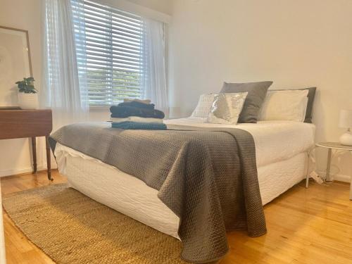 Ένα ή περισσότερα κρεβάτια σε δωμάτιο στο Little Vella