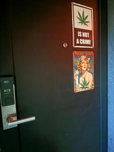 Sijil, anugerah, tanda atau dokumen lain yang dipamerkan di Rent V38 #420 friendly Thailand