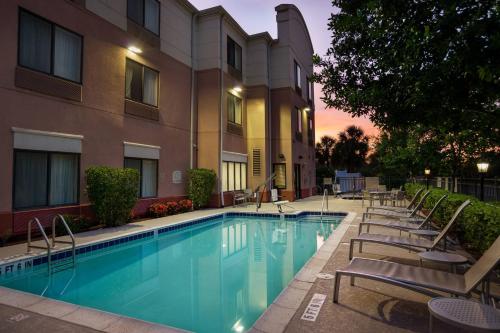 Πισίνα στο ή κοντά στο SpringHill Suites St Petersburg Clearwater