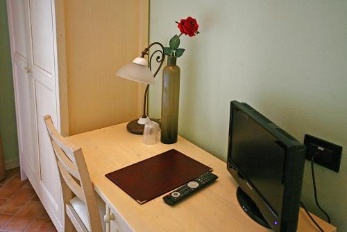 TV a/nebo společenská místnost v ubytování Hotel Antichi Cortili