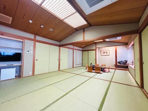 an empty living room with a skylight at Hotel Takasago in Kochi