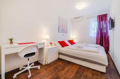 Red Vibe Apartments Central