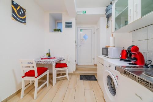 Red Vibe Apartments Central