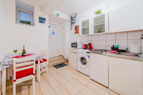 Red Vibe Apartments Central