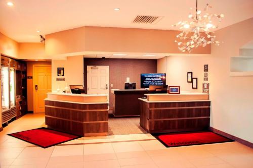 a hotel lobby with a cash counter and a reception desk at Residence Inn Cincinnati Airport in Erlanger