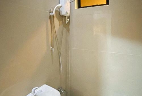 Ванная комната в RedDoorz @ 4ks Pension House Bogo City Cebu