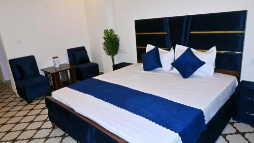 Ένα ή περισσότερα κρεβάτια σε δωμάτιο στο Harmony Homestay Chail koti