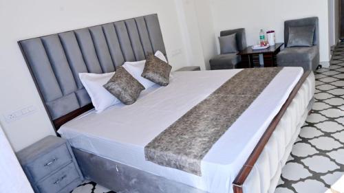 Ένα ή περισσότερα κρεβάτια σε δωμάτιο στο Harmony Homestay Chail koti